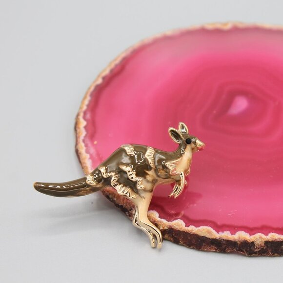 Jewelry pin brooch kangaroo animal Australia brown yellow gold tone fashion new - Picture 2 of 6